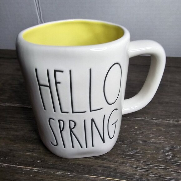 NWT Rae Dunn Artisan Hello Spring Mug Yellow Inside Magenta 2021 Farmhouse - Picture 1 of 8